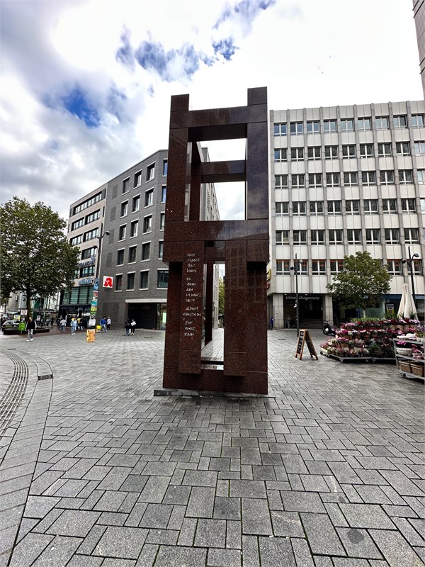 
Albert Einstein Geburtshaus Denkmal - MEET Live