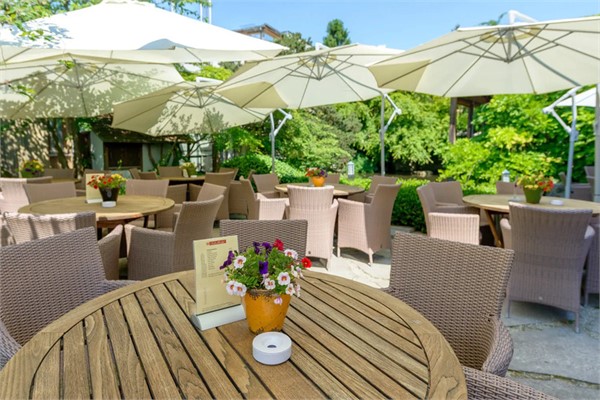 Hotel Schindlerhof - Japangarten - MEET Live