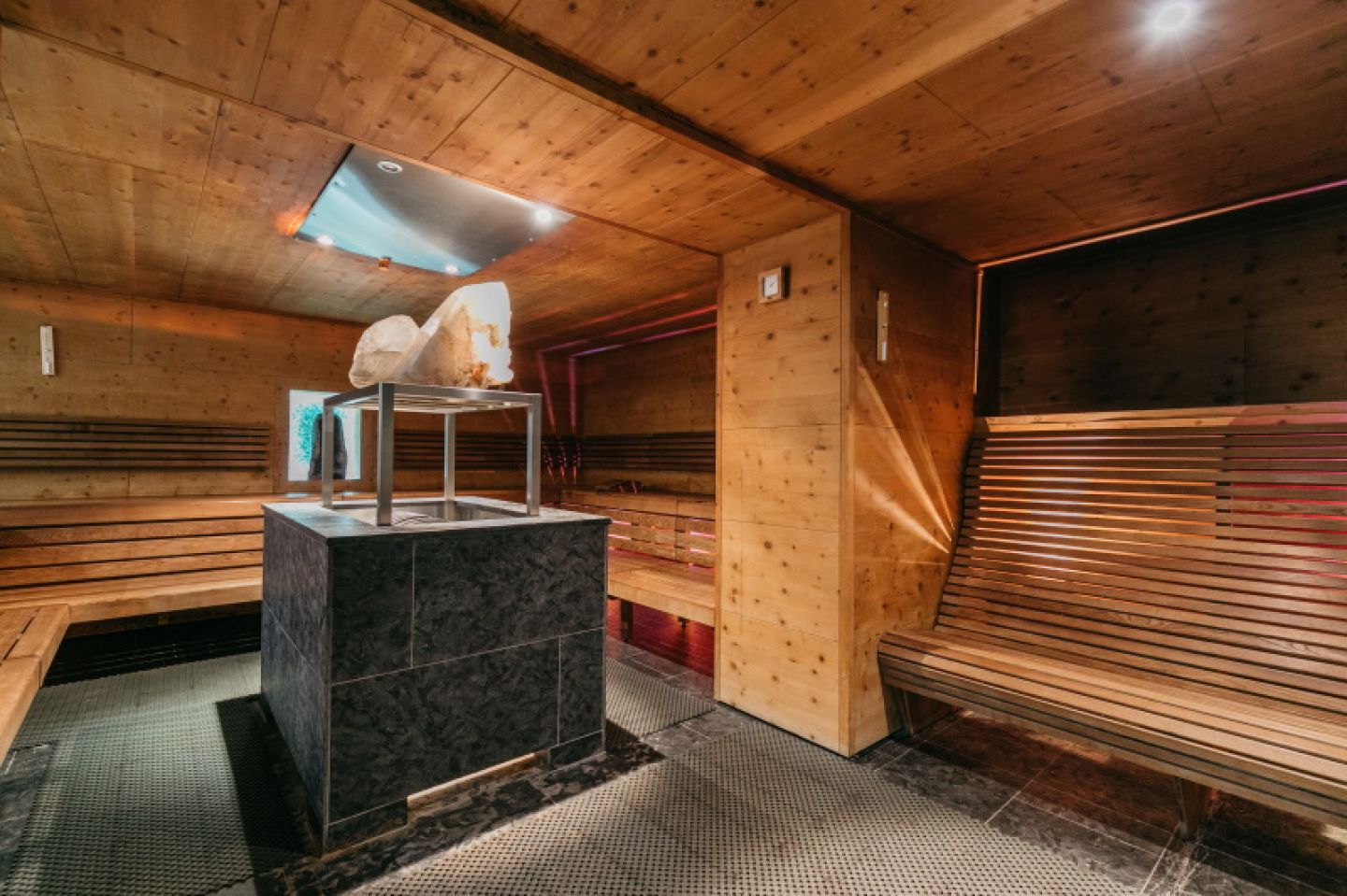 <p>The Alpine Palace - Wellness - MICE Service Group</p>